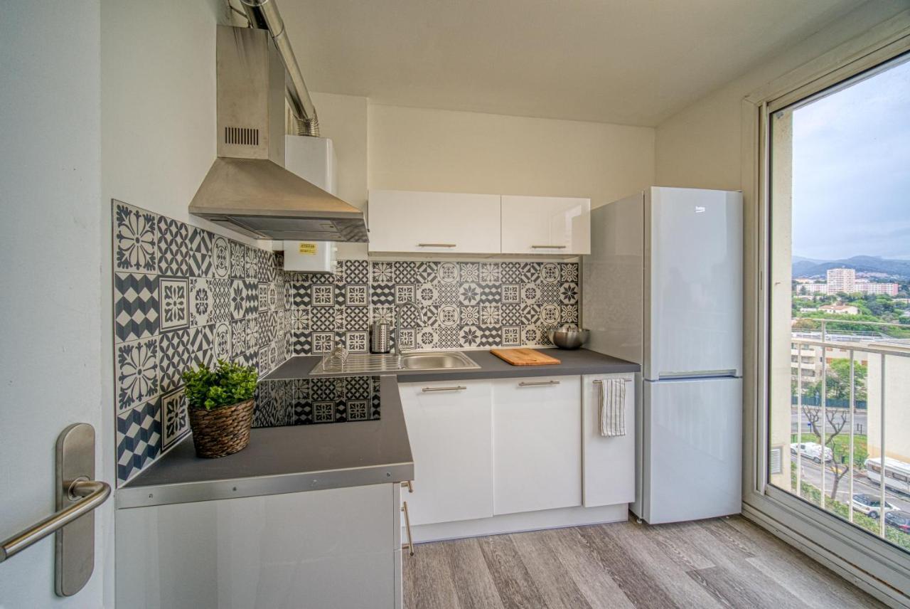 Appartement Tout Equipe Parking Balcon 2 Chambres Marseille Exterior photo