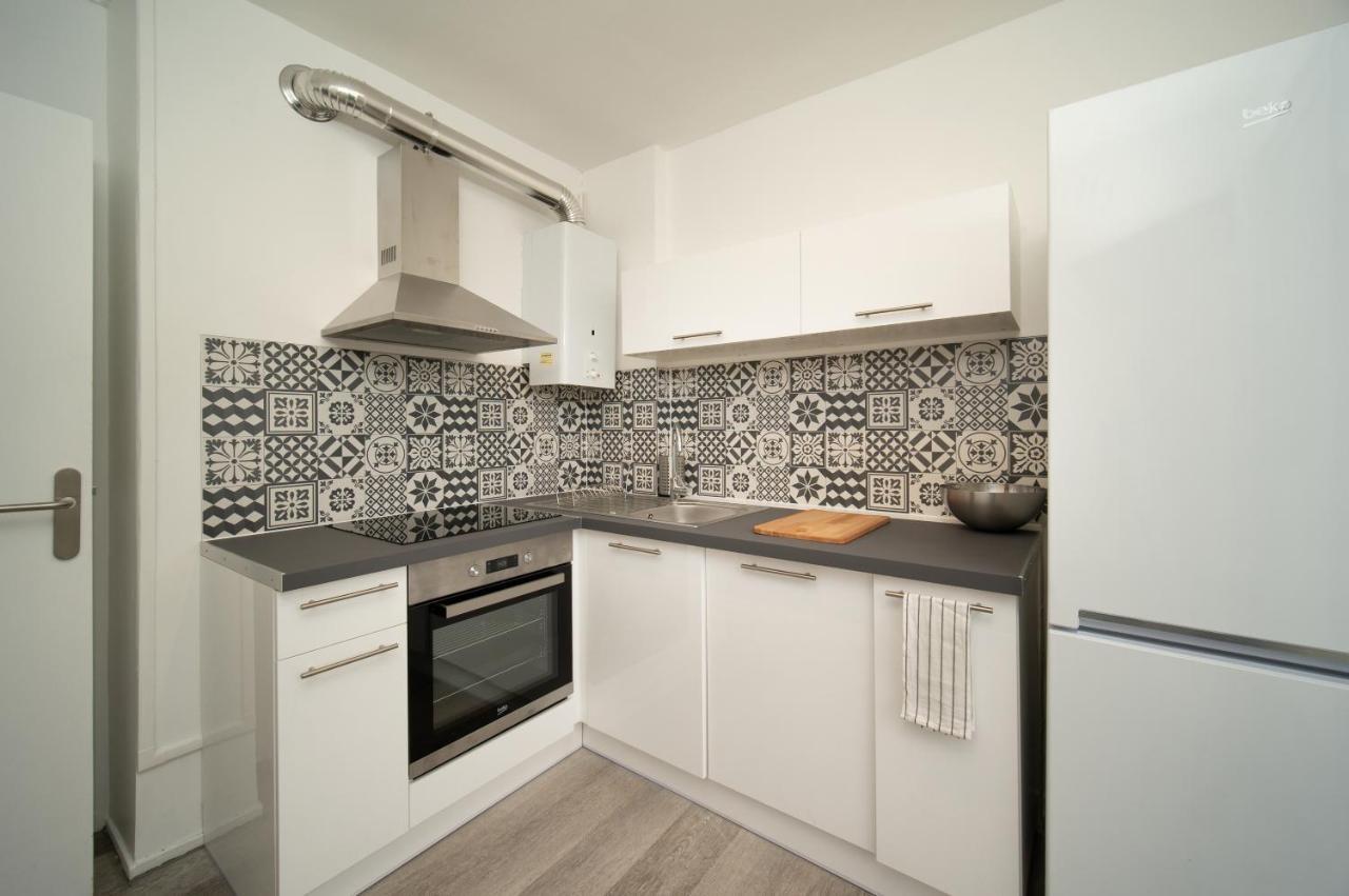 Appartement Tout Equipe Parking Balcon 2 Chambres Marseille Exterior photo